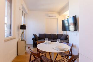 Dining - GuestHost - Cozy and modern 70 sqm apartment, able to comfortably accommodate up to 6 people, located on the 5th floor of a modern building with lift (NOT suitable for disabled people). The property is located in an extremely strategic area, just 400 met (Florence)