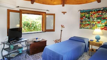 2 bedrooms, iron/ironing board, travel crib, WiFi (free)