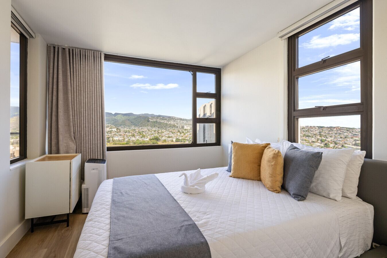 Iron/ironing board, travel crib, WiFi, bed sheets