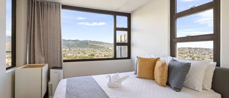 Iron/ironing board, travel crib, WiFi, bed sheets