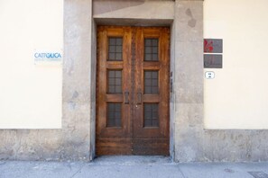 Exterior detail - Spacious Oltrarno Apartment with Private Garden (Firenze)