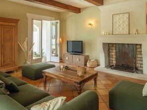 TV, books - Casa Limonella - Maison 12 pers avec piscine (Fontvieille)