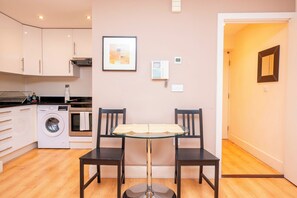 Dining - Prime Clerkenwell Studio | 2 Mins to Farringdon - Pass the Keys (London)