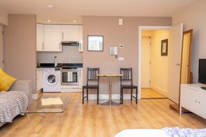 TV - Prime Clerkenwell Studio | 2 Mins to Farringdon - Pass the Keys (London)