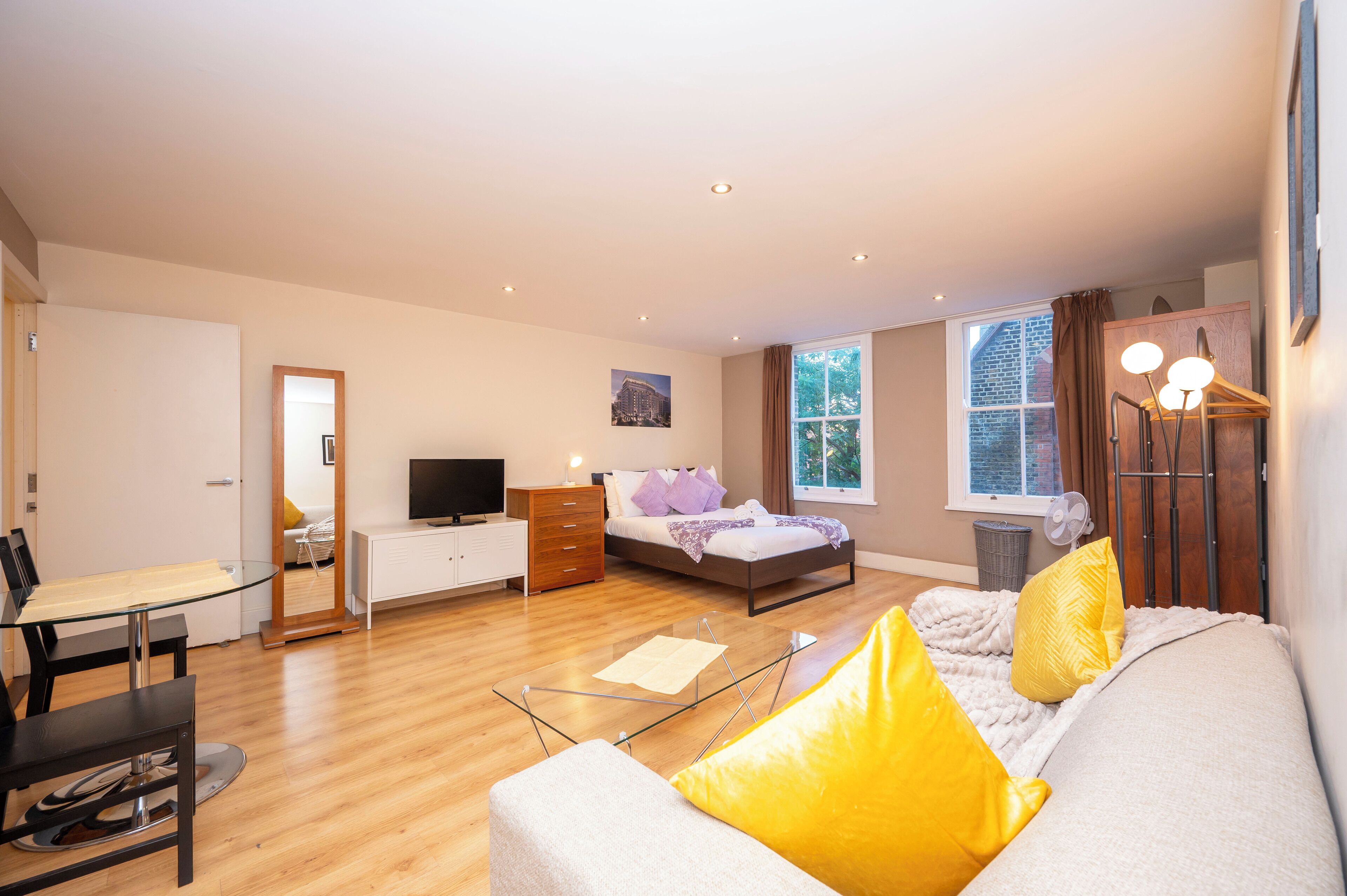 Bügeleisen/Bügelbrett, kostenloses WLAN, Bettwäsche