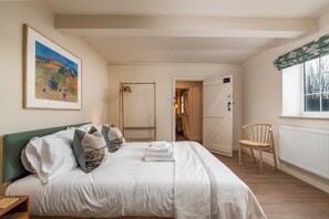 Iron/ironing board, free WiFi, bed sheets - Garsington Studios Chilterns Farm House - Pass the Keys (Stokenchurch)