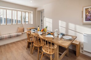 Dining - Garsington Studios Chilterns Farm House - Pass the Keys (Stokenchurch)