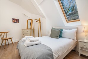 4 slaapkamers, een strijkplank/strijkijzer, gratis wifi, beddengoed