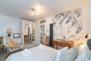 Iron/ironing board, free WiFi, bed sheets - Homely flat by the river in Battersea, SW London - Pass the Keys (London)