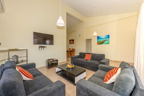 TV - Villa Kefalonitis by Villa Plus (Peyia)