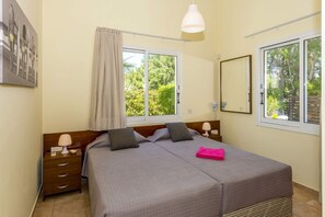 Iron/ironing board, free WiFi, bed sheets - Villa Kefalonitis by Villa Plus (Peyia)