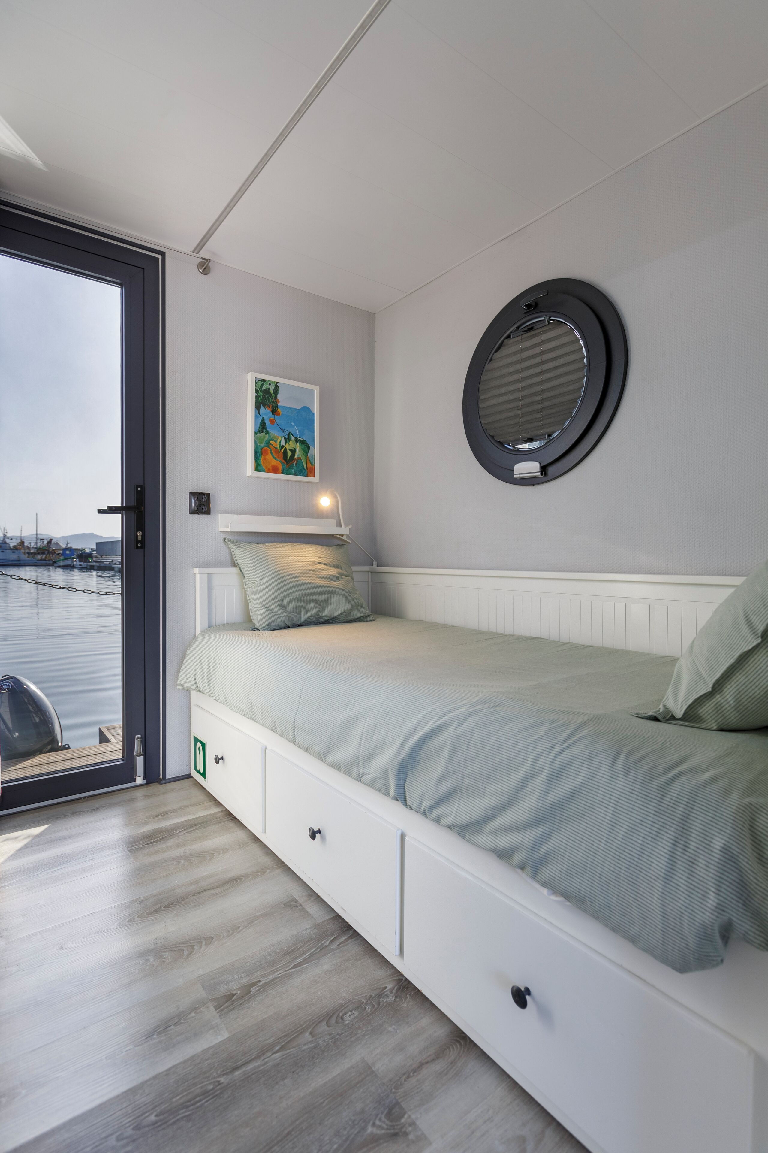 Mobile Comfort-Unterkunft, Meerblick | Schreibtisch, laptopgeeigneter Arbeitsplatz, Verdunkelungsvorhänge