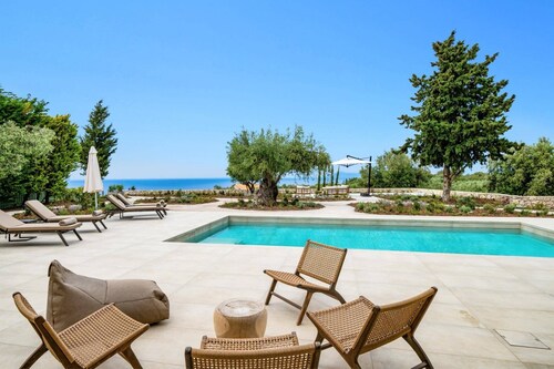 Villa Cypressa by Villa Plus