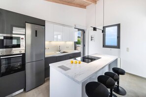 Microwave, dishwasher, coffee/tea maker - Villa Cypressa by Villa Plus (Lefkada City)