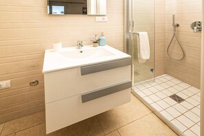 Hair dryer, towels - Villa Mastroronzo by Villa Plus (San Vito dei Normanni)