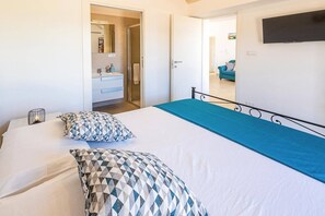Iron/ironing board, free WiFi, bed sheets - Villa Mastroronzo by Villa Plus (San Vito dei Normanni)