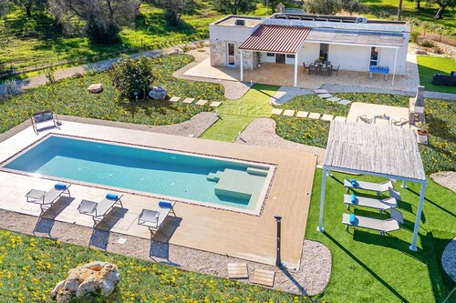 Villa Mastroronzo by Villa Plus