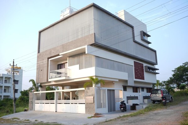 Mặt tiền nơi lưu trú