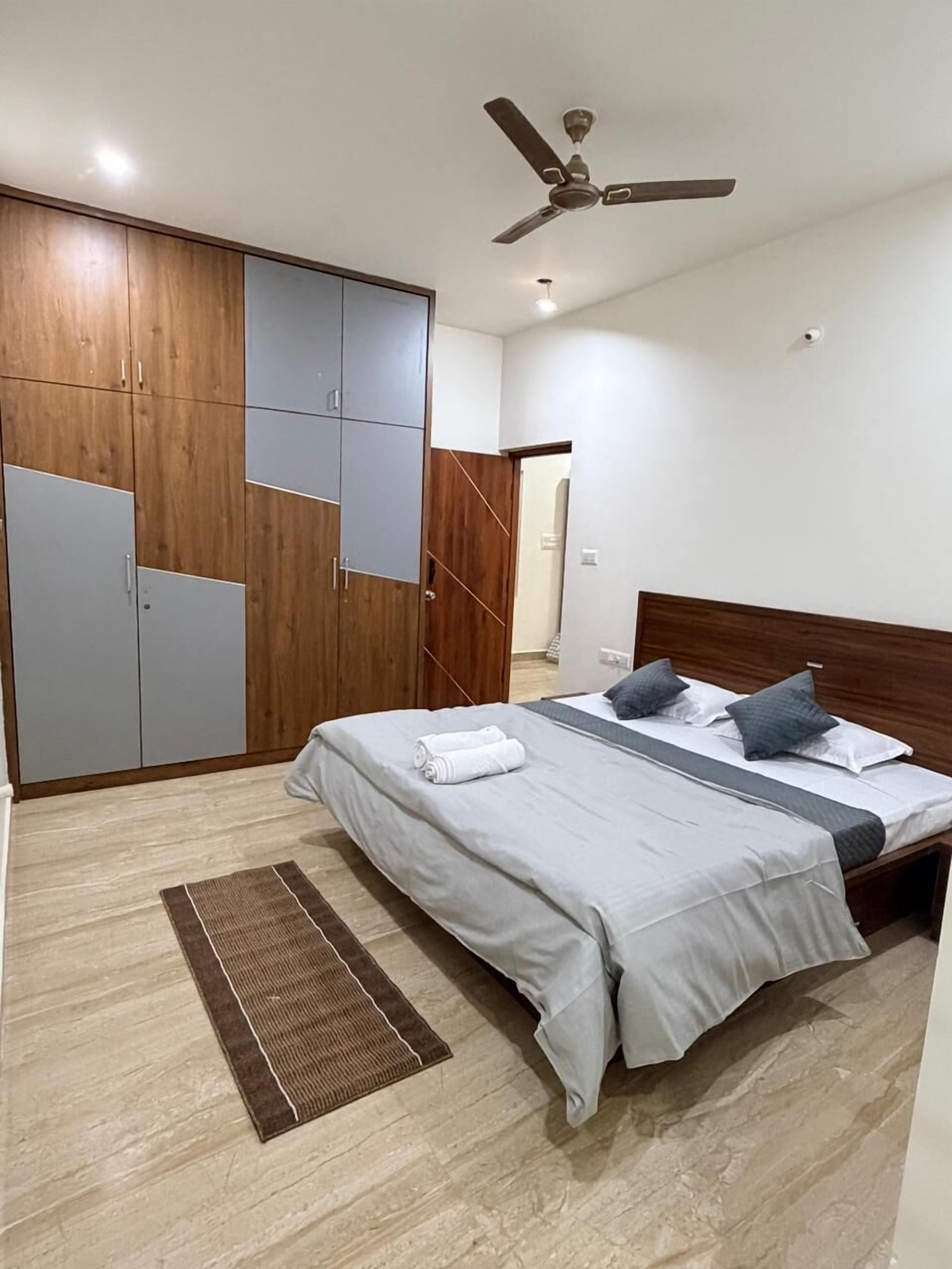 Desk, laptop workspace, free WiFi