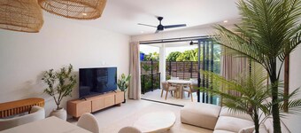 Elegant LUX 2BR, 3mins to Beach! Pool & Deck