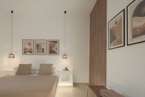 Apartamento clássico, sacada, vista para o mar | Cofres nos quartos, ferros/tábuas de passar roupa, Wi-Fi de cortesia