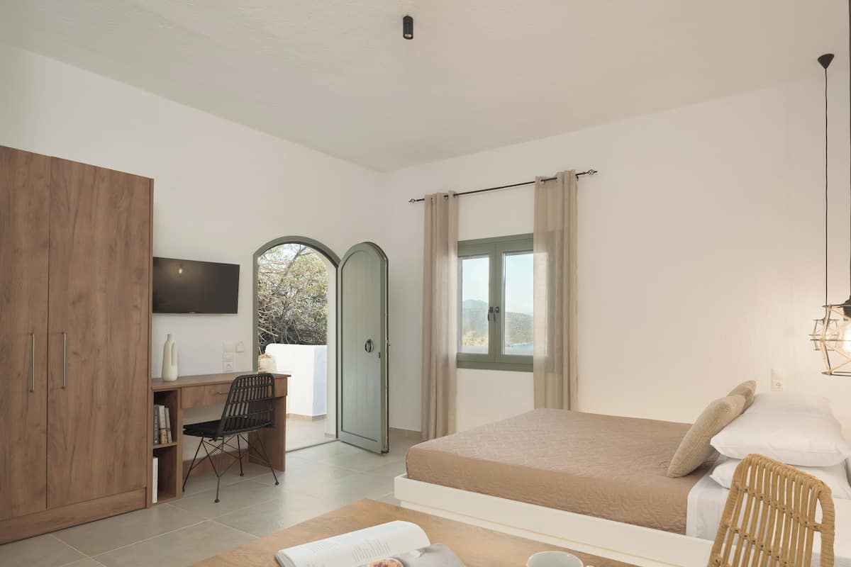 Estúdio básico | Cofres nos quartos, ferros/tábuas de passar roupa, Wi-Fi de cortesia