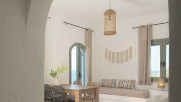 Apartamento família | Cofres nos quartos, ferros/tábuas de passar roupa, Wi-Fi de cortesia