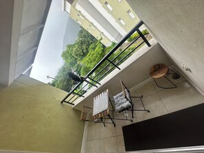 Interior - Rainbow Retreat near the heart of kingston (Kingston)