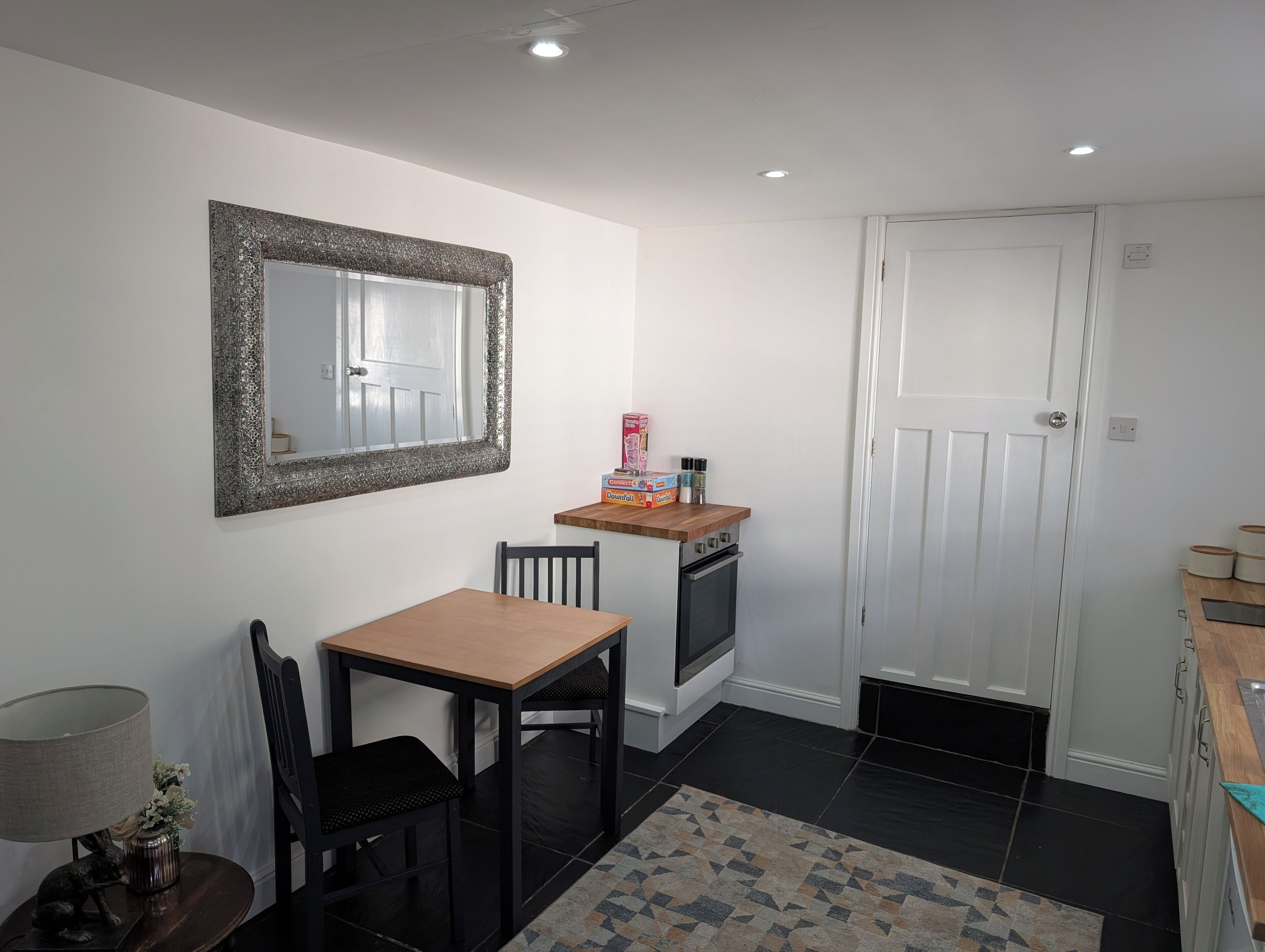 Geladeira, fogão, cooktop, chaleira elétrica