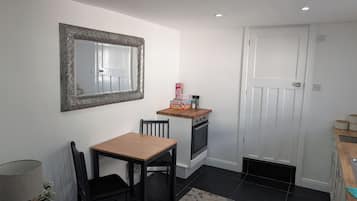 Geladeira, fogão, cooktop, chaleira elétrica