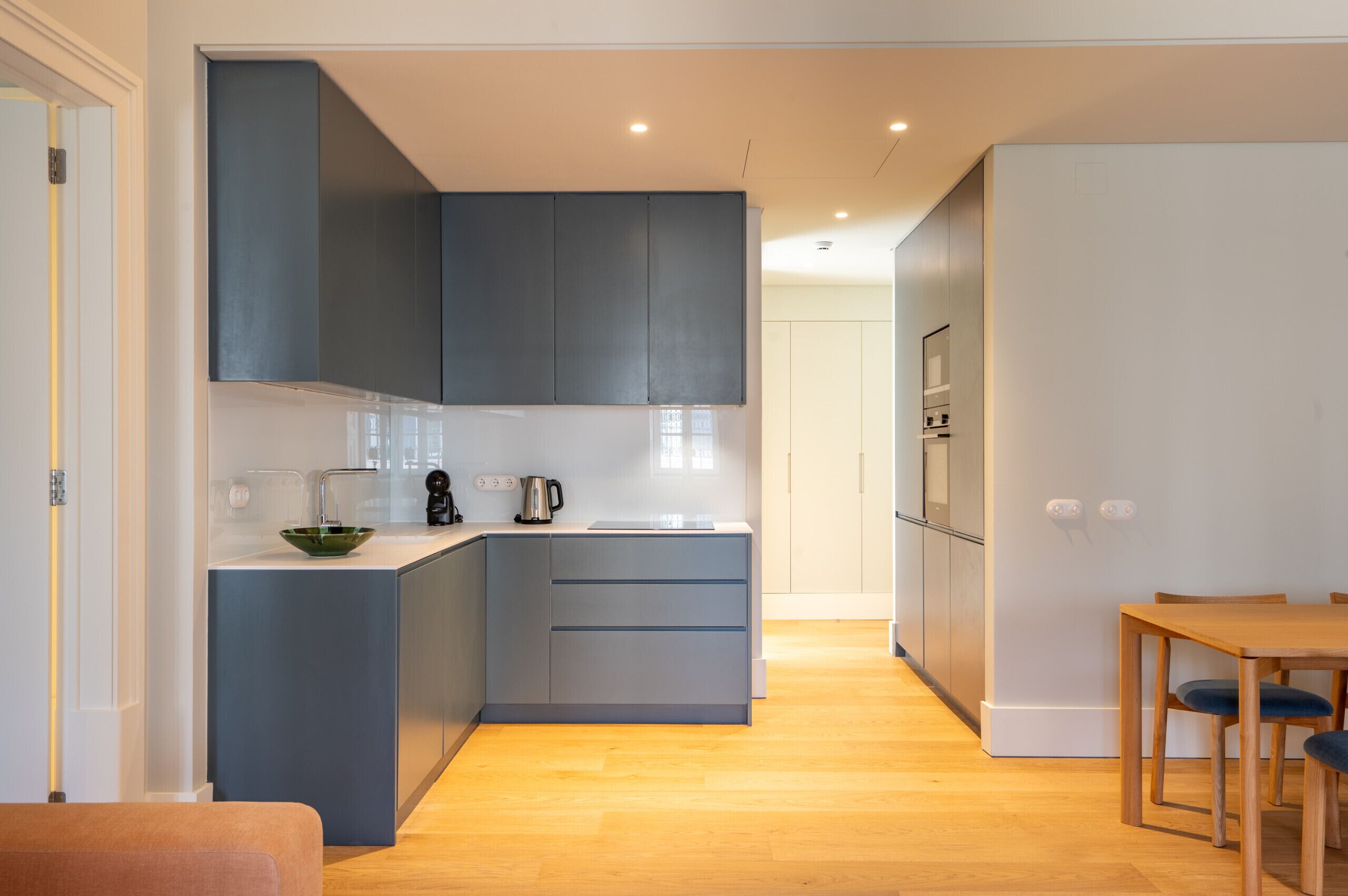 Fridge, microwave, oven, coffee/tea maker