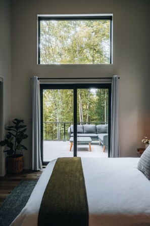 Free WiFi, bed sheets - Luxury Cabin | Hot Tub + Forest Views (Logan)