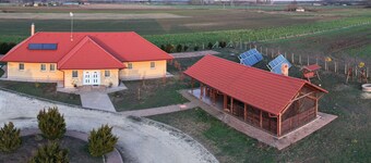 „Entire House – for Work Crews | 3 Bedrooms with bath | Near Mercedes Factory”