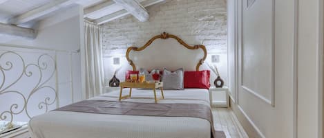 Silitysrauta/-lauta, Wi-Fi, vuodevaatteet