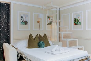 Silitysrauta/-lauta, Wi-Fi, vuodevaatteet