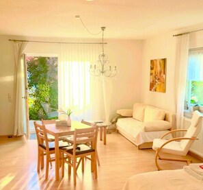 Living area - Idyllic vacation oasis with fantastic terrace (Marburg)