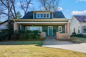 Exterior - Stylish 4BR near Avondale Restaurants | Sleeps 10 (Birmingham)