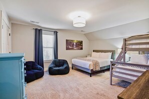 4 bedrooms, desk, iron/ironing board, travel cot - Stylish 4BR near Avondale Restaurants | Sleeps 10 (Birmingham)