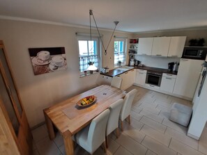 Fridge, microwave, oven, dishwasher - Vacation home Muschelsucher, quiet location, 10 minutes walk to the sea (Zingst)