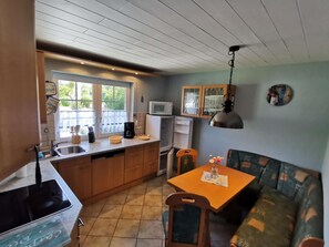 Kühlschrank, Mikrowelle, Ofen, Geschirrspüler