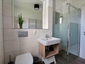 Bathroom - Vacation apartment in Zingst Müggenburg, high-quality and quiet vacation (Zingst-Müggenburg)