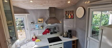 ثلاجة، ميكروويف، فرن، غسالة أطباق