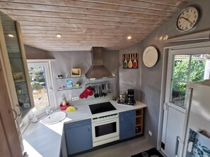 Kühlschrank, Mikrowelle, Ofen, Geschirrspüler