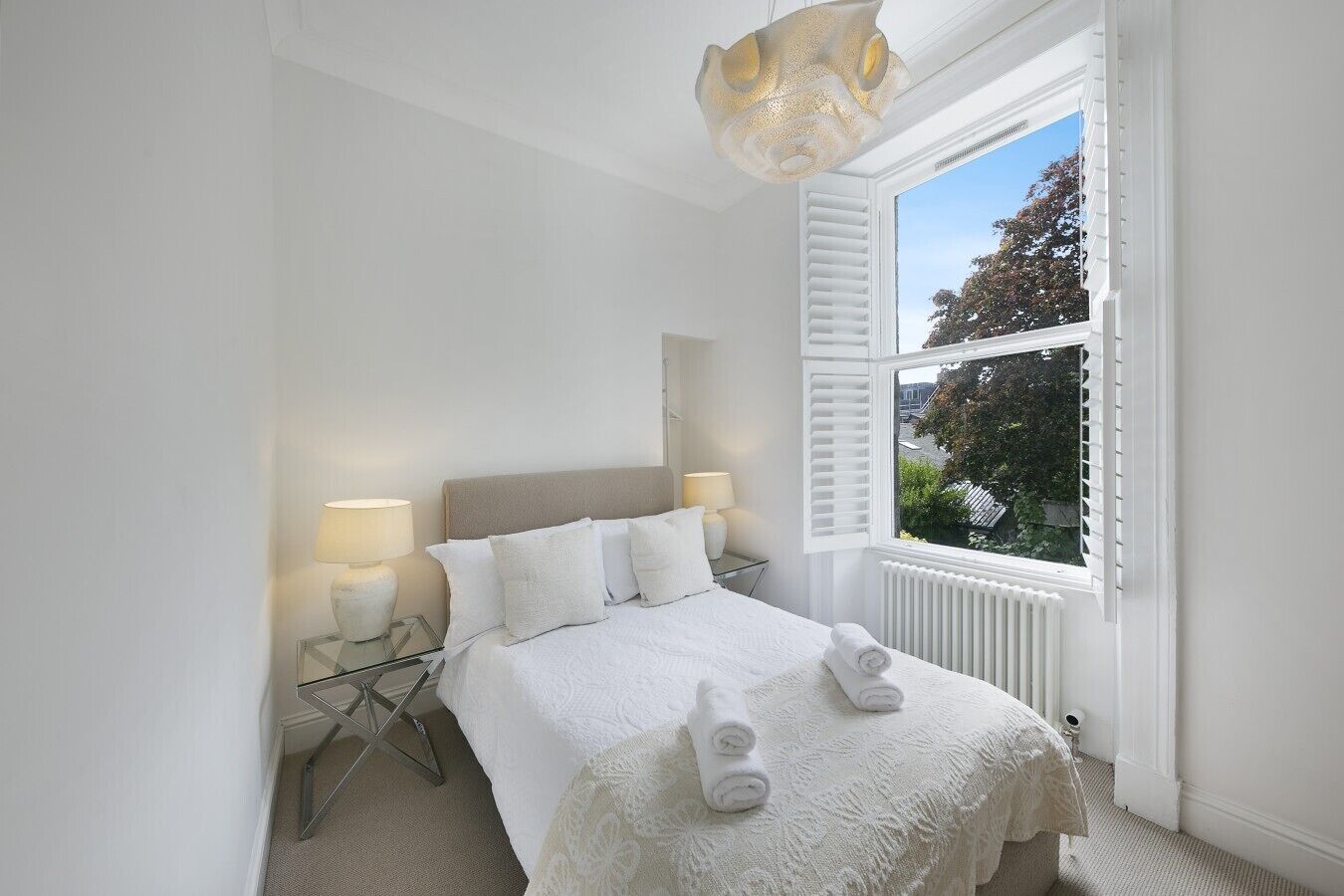 2 bedrooms, desk, iron/ironing board, WiFi