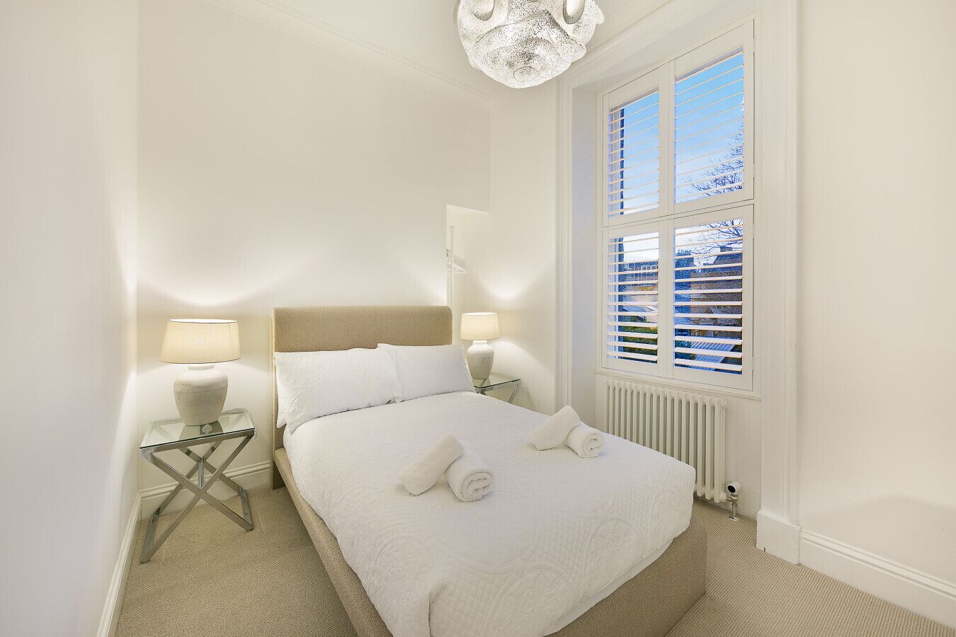 2 dormitorios, escritorio, tabla de planchar con plancha y wifi