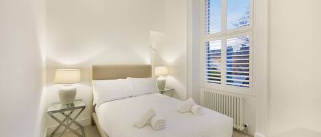 2 dormitorios, escritorio, tabla de planchar con plancha y wifi