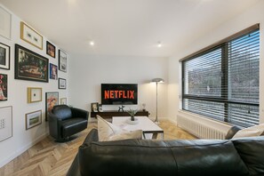 TV - Merkland Lane Suite - Grampian Lettings (Aberdeen)