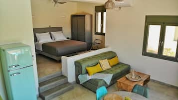 In-room safe, soundproofing, iron/ironing board, free WiFi