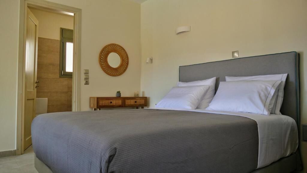 In-room safe, soundproofing, iron/ironing board, free WiFi