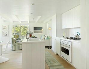 Private kitchen - Designer cottage in the heart of Rockport Village (Rockport)